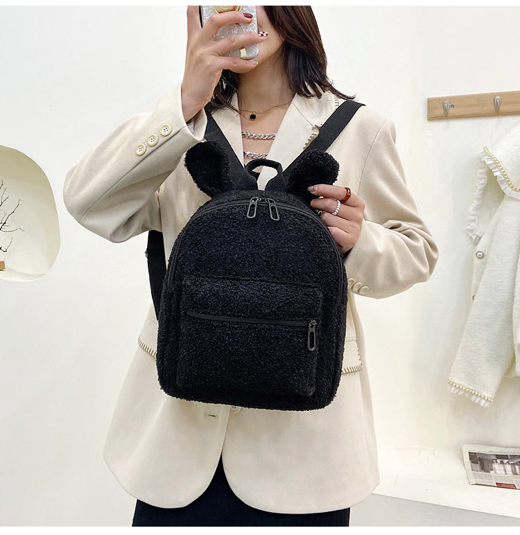 GESSY FURRT BACKPACK IN BLACK