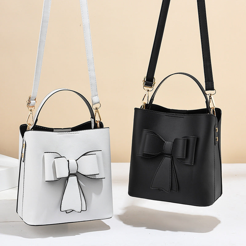 GESSY TOTE HANDBAG BOW TIE BAG OPTIONAL SHOULDER STRAP IN WHITE