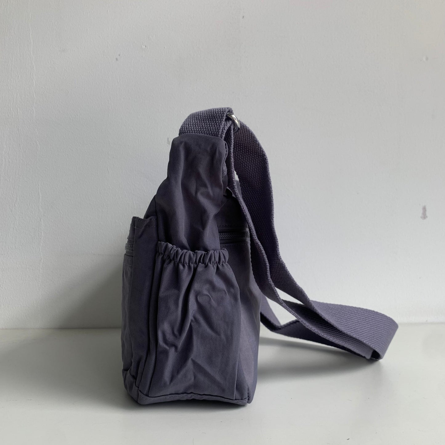 GESSY NYLON FRONT ZIP MULTI-LAYER CROSSBODY BAG IN GREY