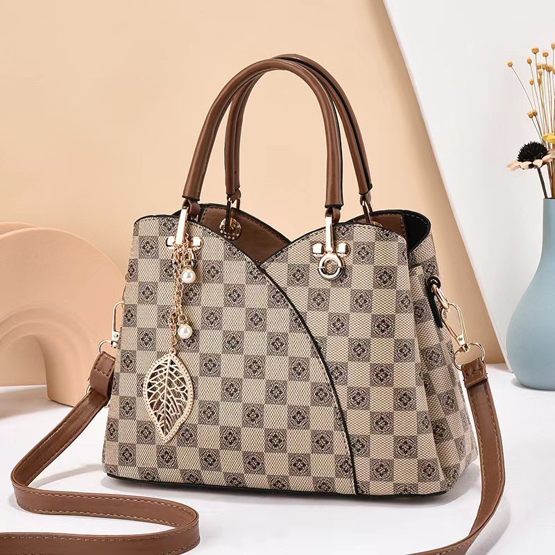 GESSY LATTICE PRINT TOTE BAG