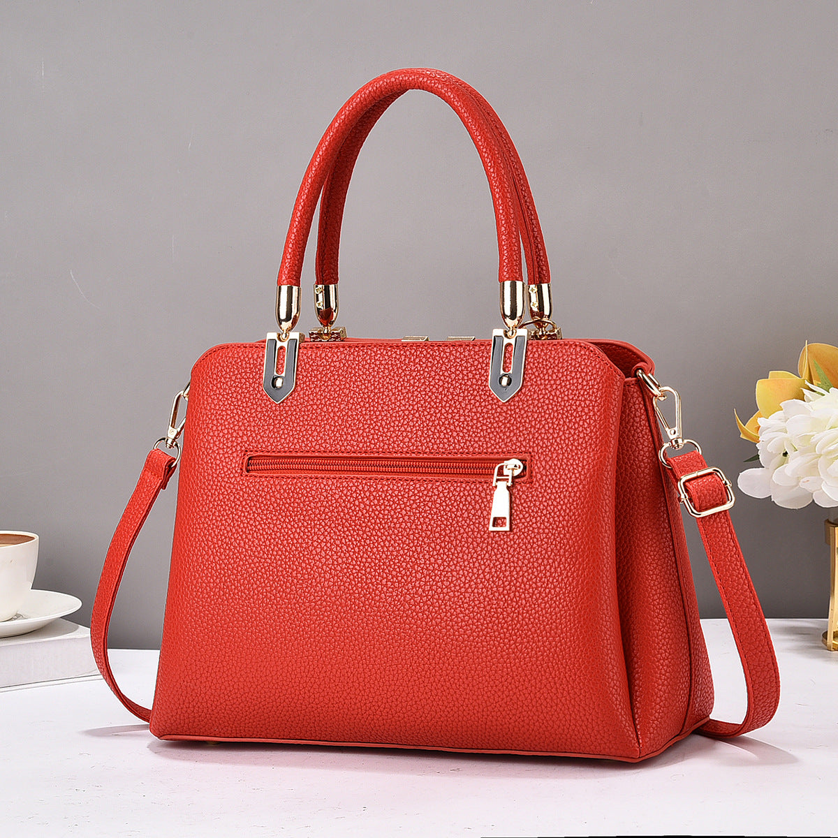 GESSY V LETTER TASSEL DECOR TOTE BAG