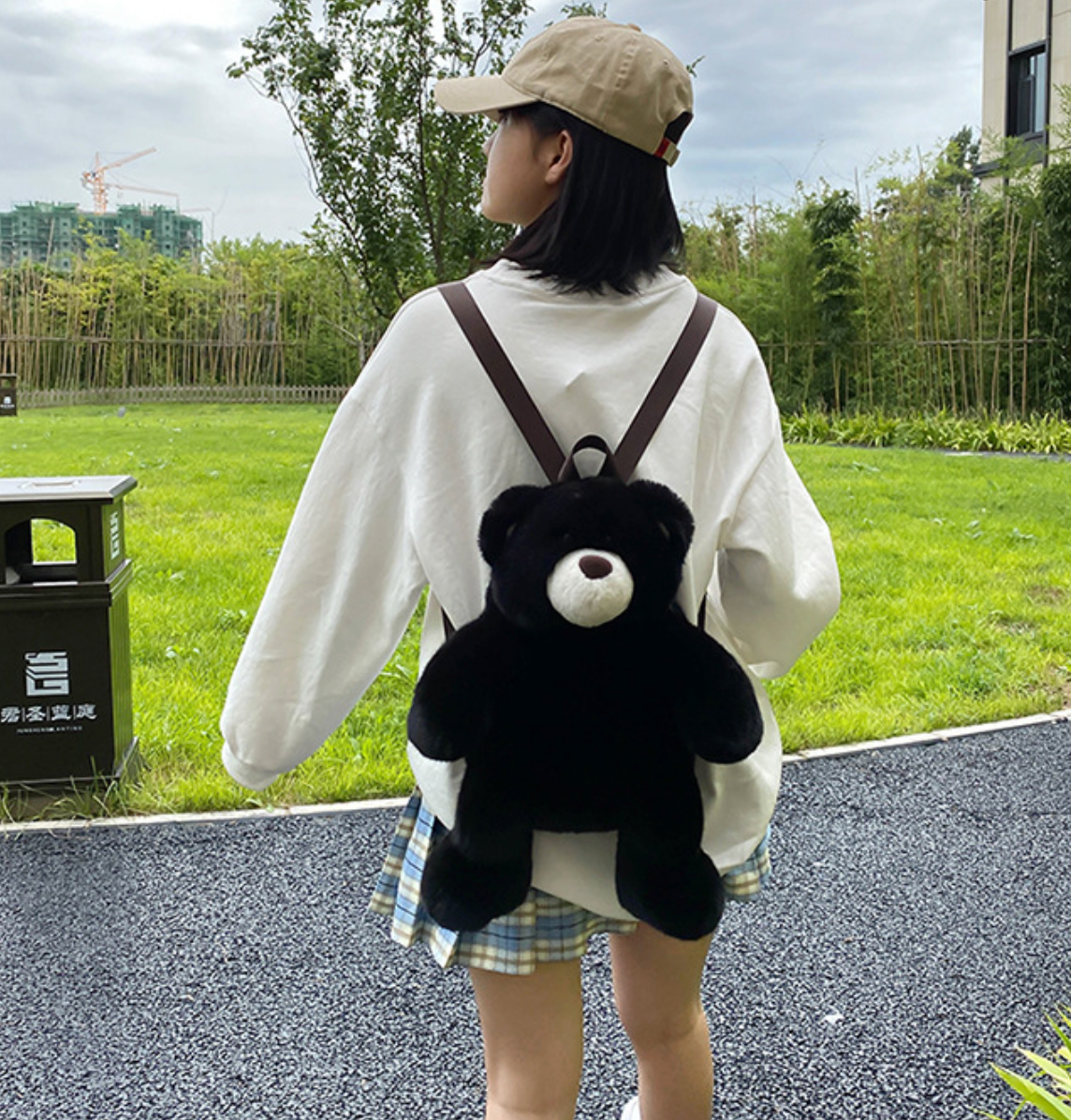 GESSY KID BACKPACK BEAR DOLL IN BLACK