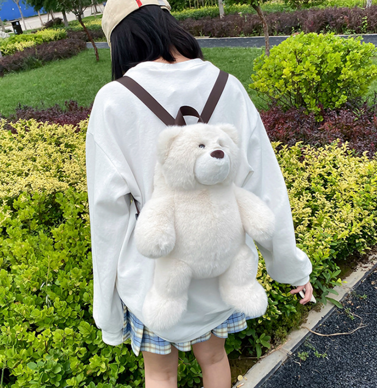 GESSY KID BACKPACK BEAR DOLL IN WHITE