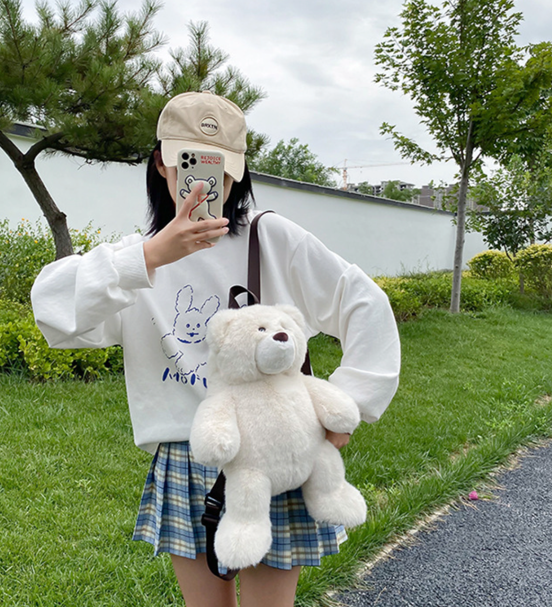 GESSY KID BACKPACK BEAR DOLL IN WHITE