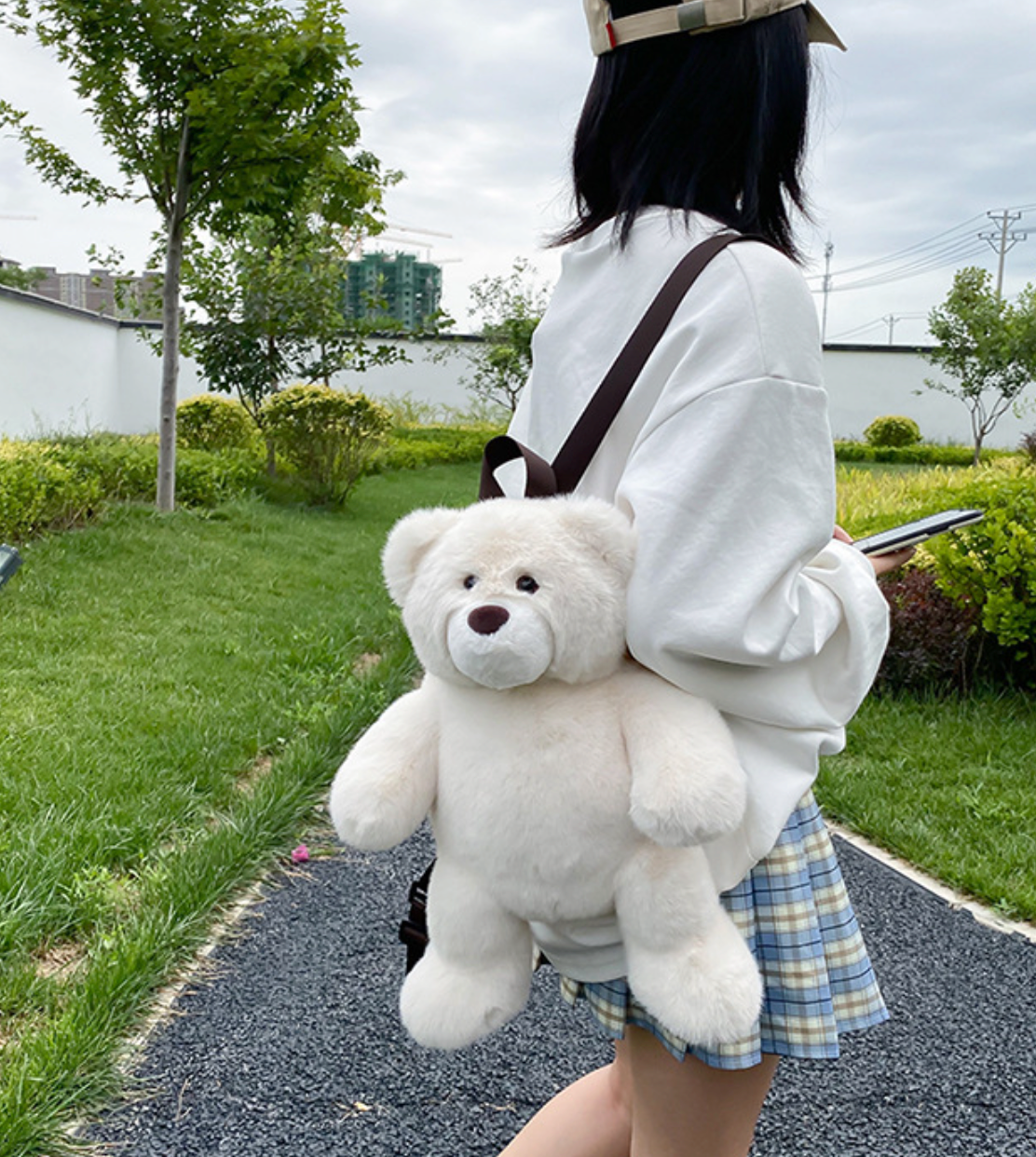 GESSY KID BACKPACK BEAR DOLL IN WHITE
