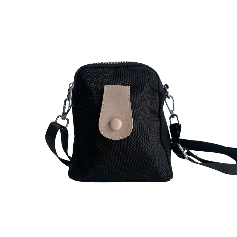 GESSY SMARTPHONE POCKET CROSSBODY BAG WITH ADJUSTABLE STRAP IN BLACK
