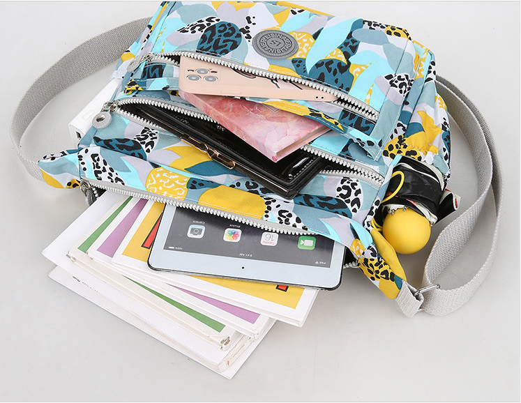 GESSY MEDIUM NYLON PRINTED BAG
