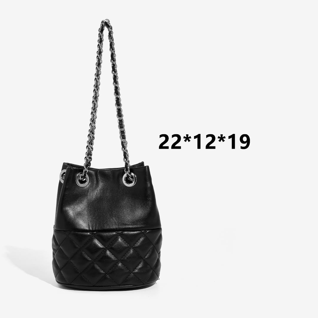 GESSY QUILTED PATTERN CHAIN BUCKET HANDBAG
