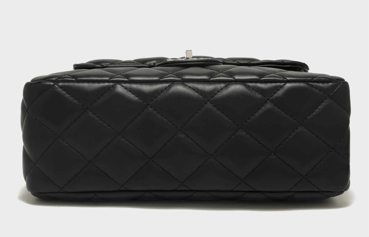 GESSY QUILTED DIAMOND SHAPE PATTERNED HANDBAG WITH CHAIN SRTAP