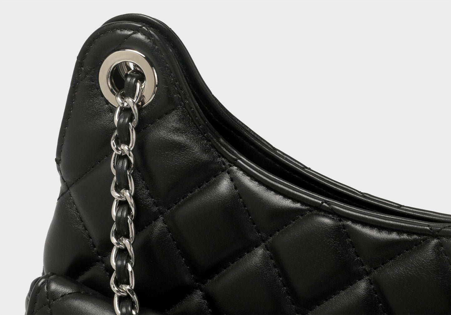 GESSY QUILTED DIAMOND SHAPE PATTERNED HANDBAG WITH CHAIN SRTAP