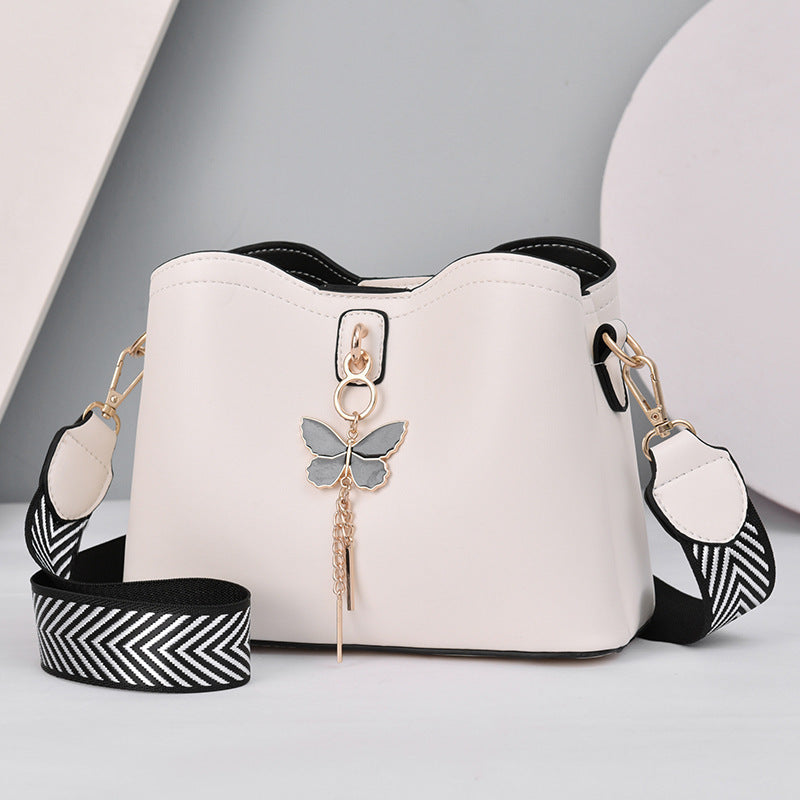 GESSY BUTTERFLY TASSEL DECOR MAGNETIC SNAP CROSSBODY BAG IN WHITE