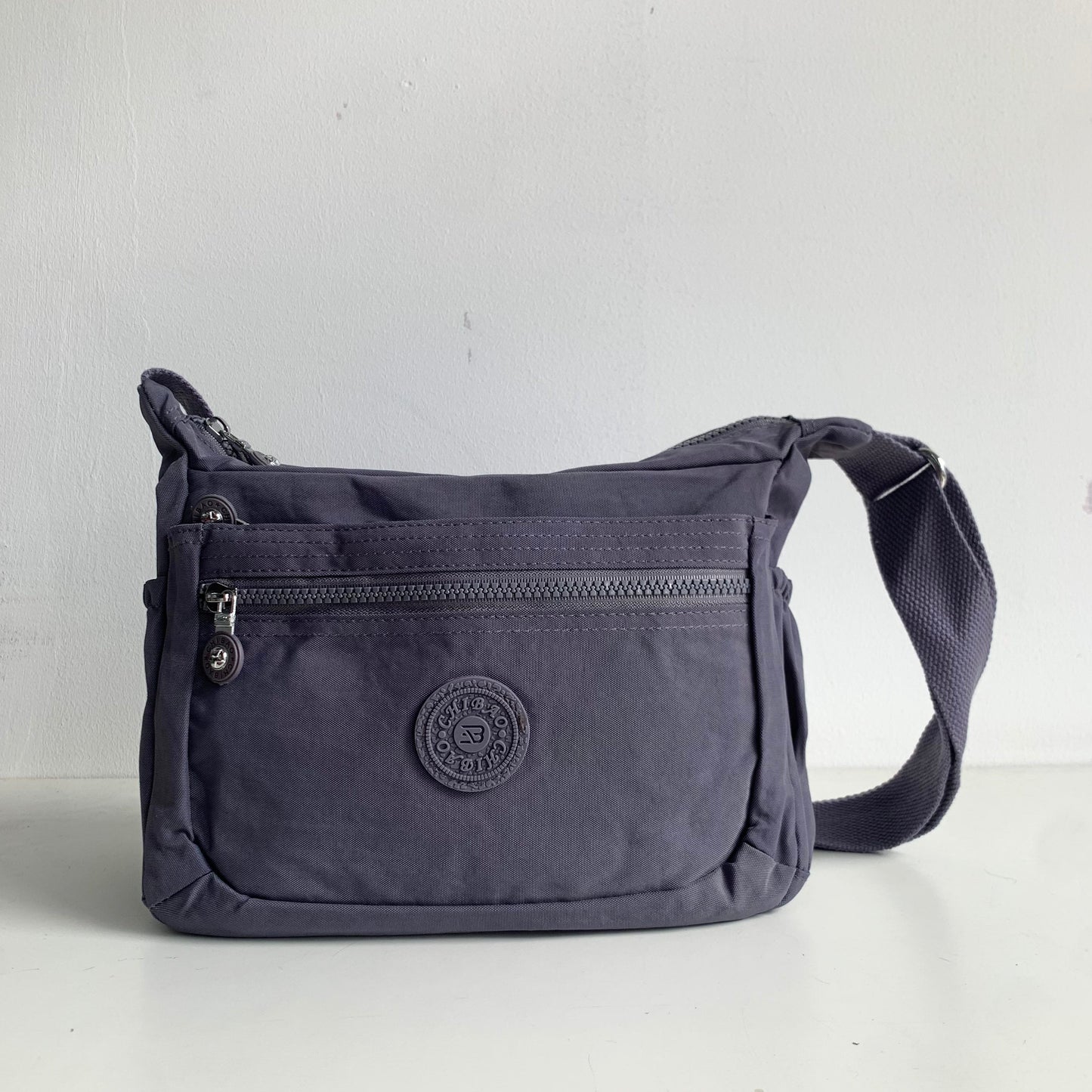 GESSY NYLON FRONT ZIP MULTI-LAYER CROSSBODY BAG IN GREY