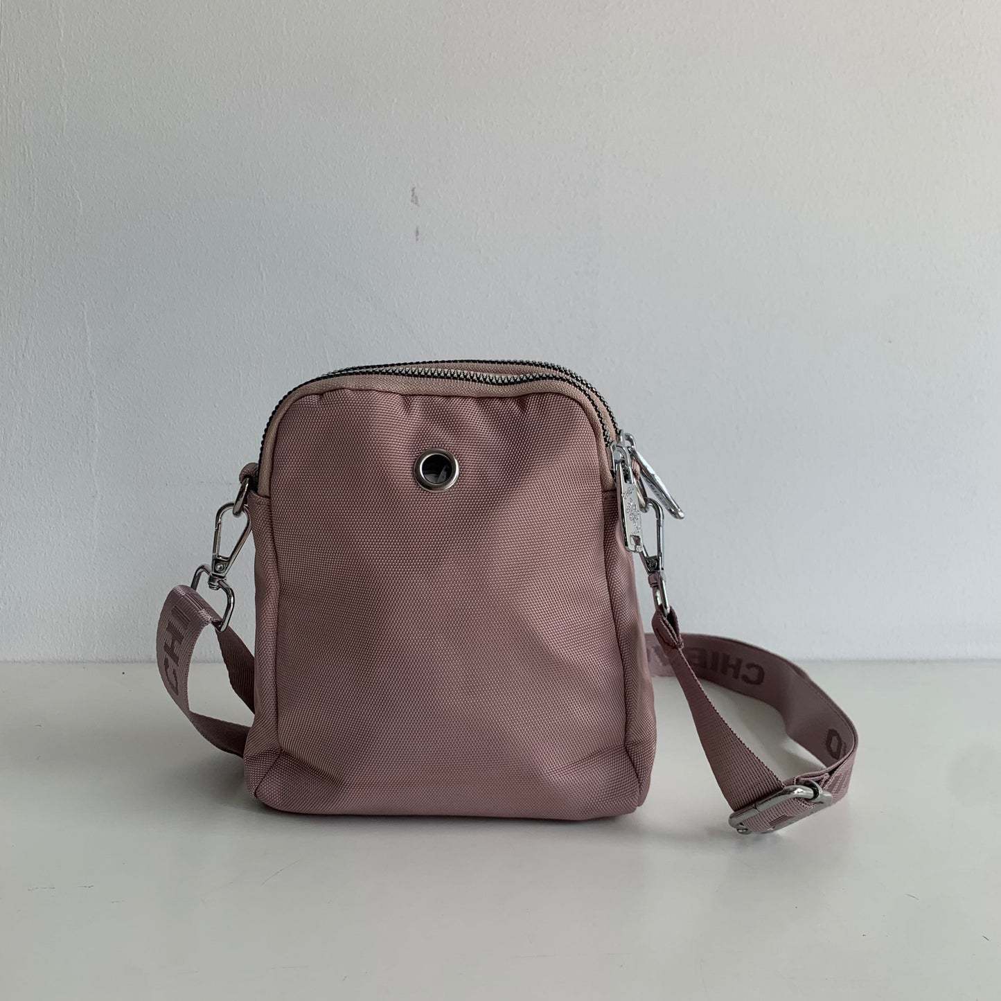 GESSY SMARTPHONE POCKET CROSSBODY BAG WITH ADJUSTABLE STRAP IN PINK