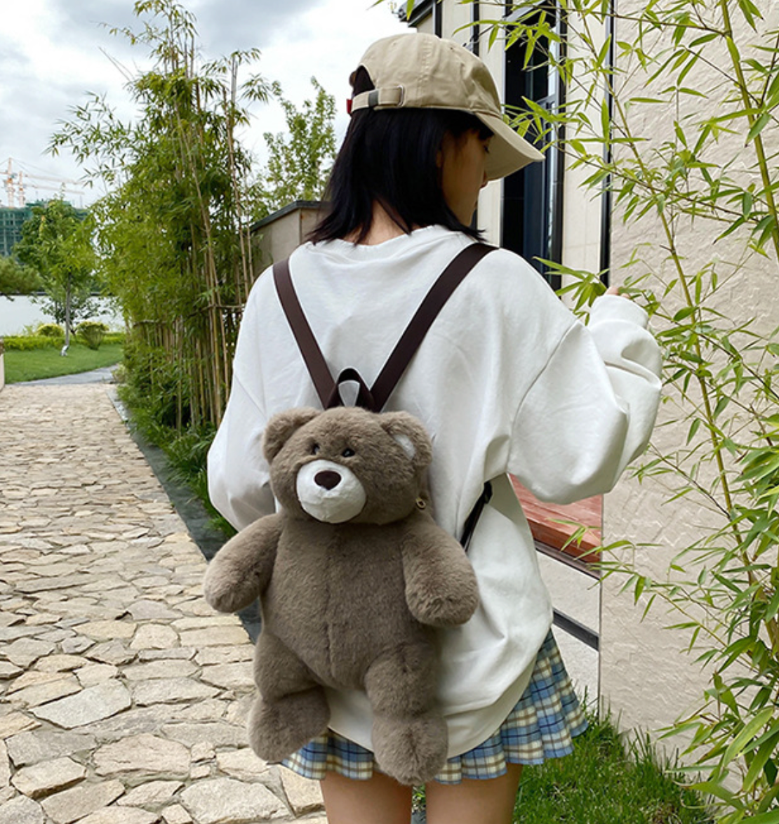 GESSY KID BACKPACK BEAR DOLL IN BROWN