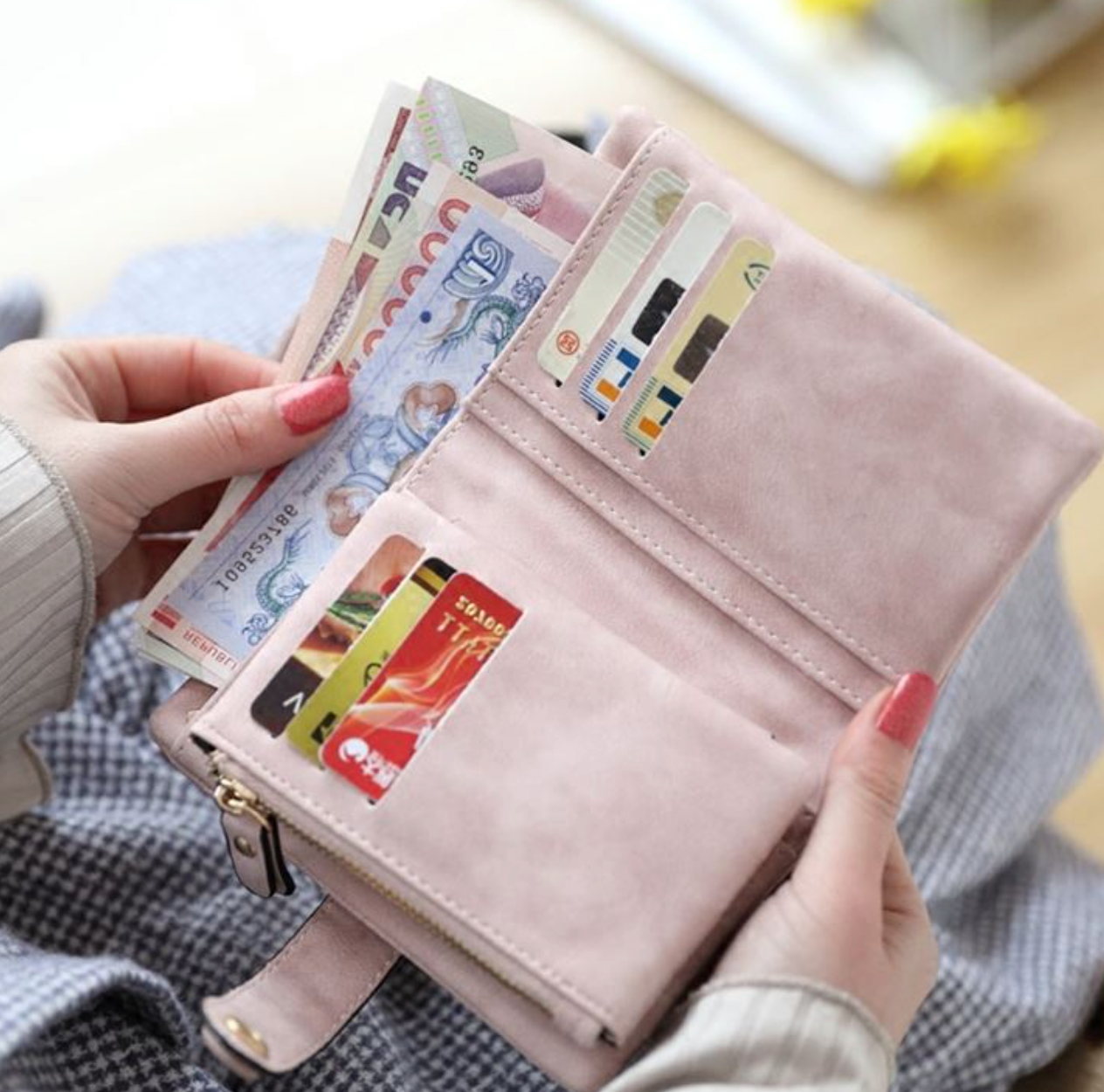 GESSY SOFT LEATHER SMALL SHORT PURSE IN GREY