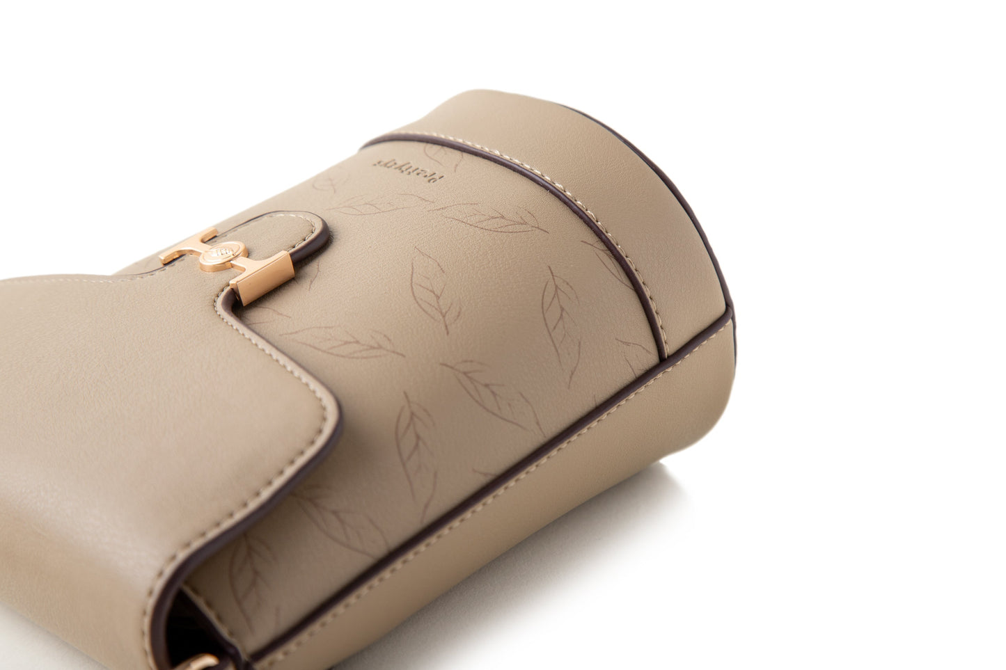 GESSY LEAF PRINT BUCKET BAG IN APRICOT